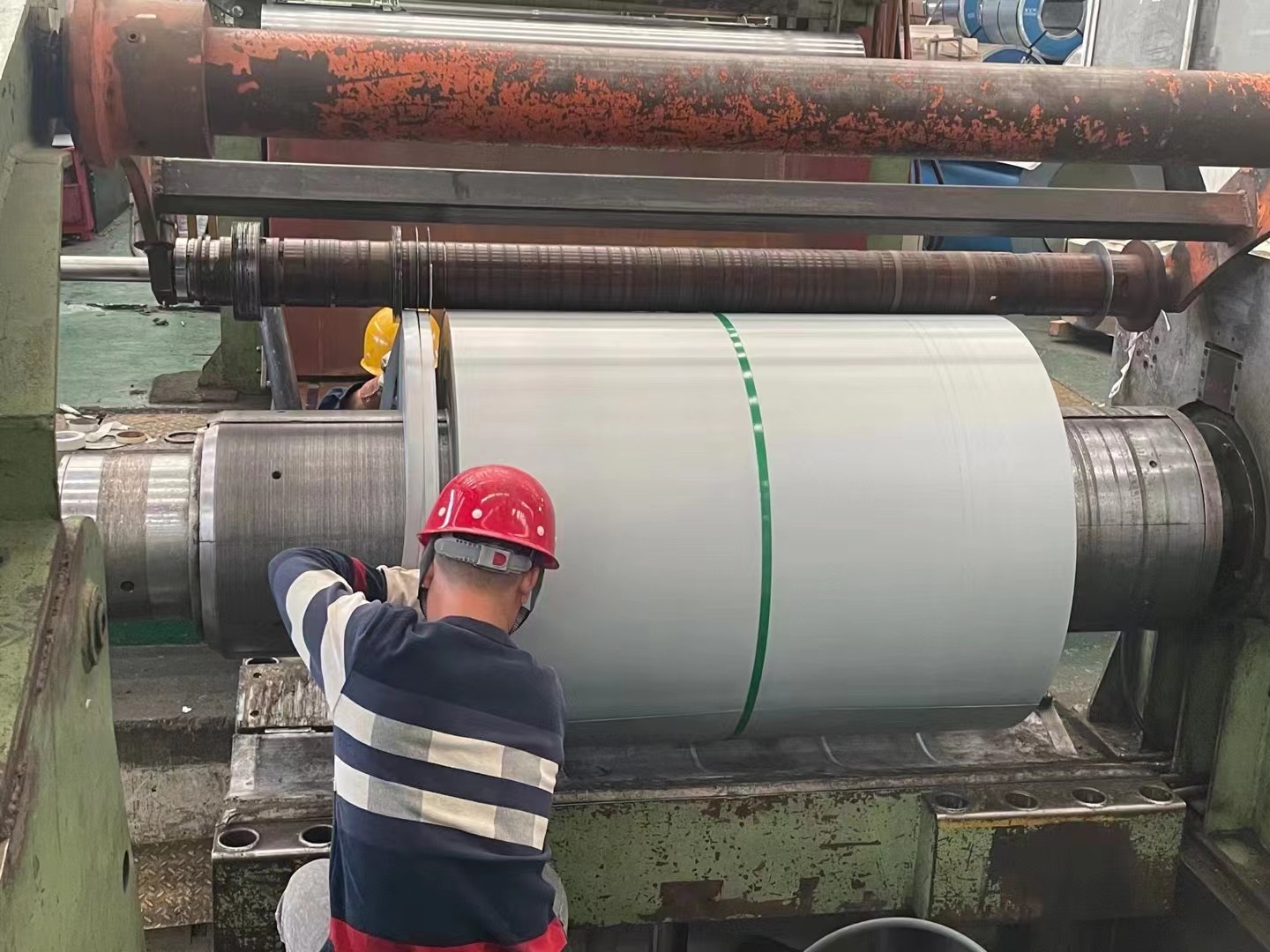 電鍍鋅鋼卷加工現(xiàn)場