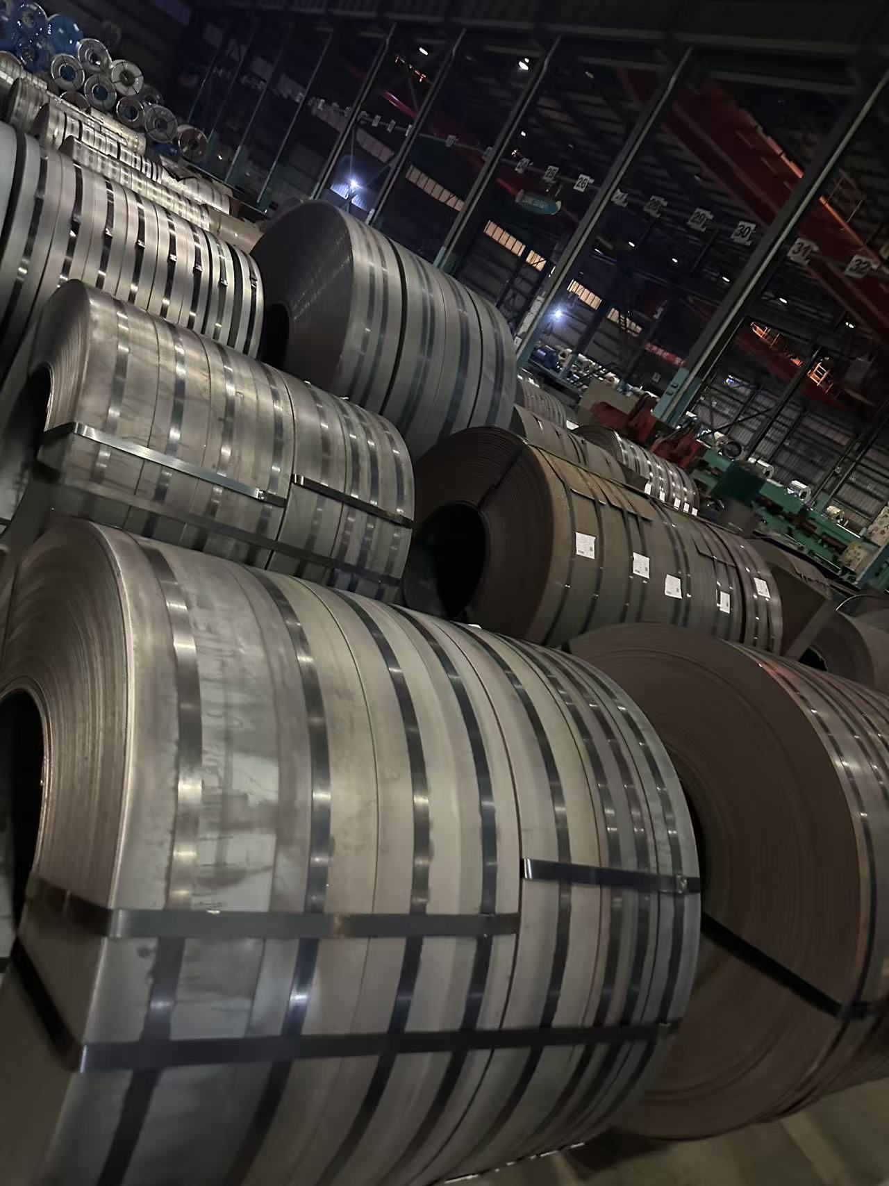 酸洗卷料待發(fā)貨