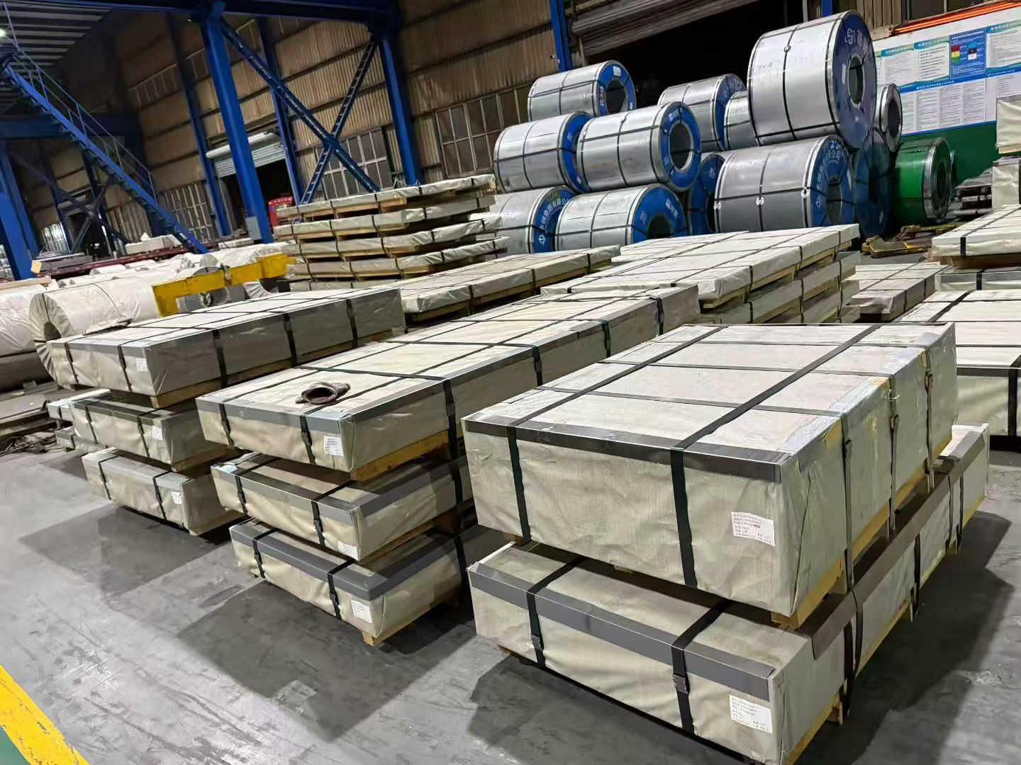 冷軋鋼板成品區(qū)